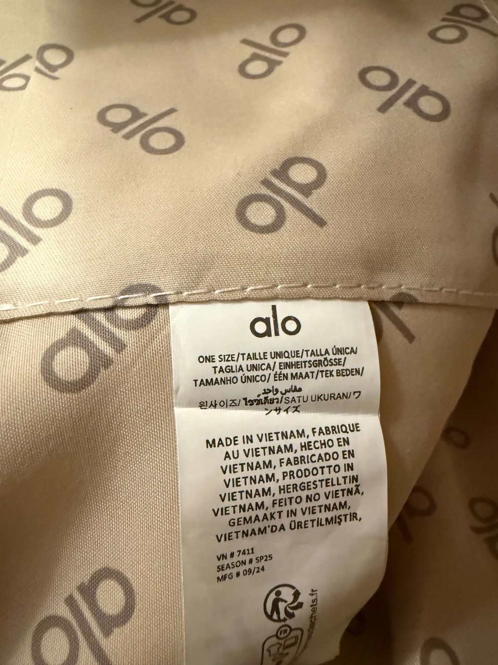 Alo Cream Duffel Bag with Medium Size Removable Strap and Side Zip Compartment - Picture 7 of 9